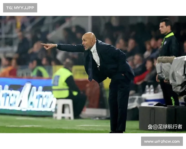 场边镜头:斯帕莱蒂战术板频繁调整,尤文平局暴露进攻乏力