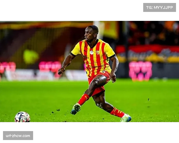 朗斯反超巴黎登顶法甲,但阵容深度不足挑战传统格局持续性面临考验